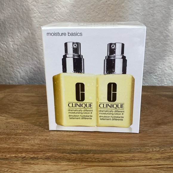 Clinique Dramatically Different Moisturizing Lotion+ - Picture 2 of 3